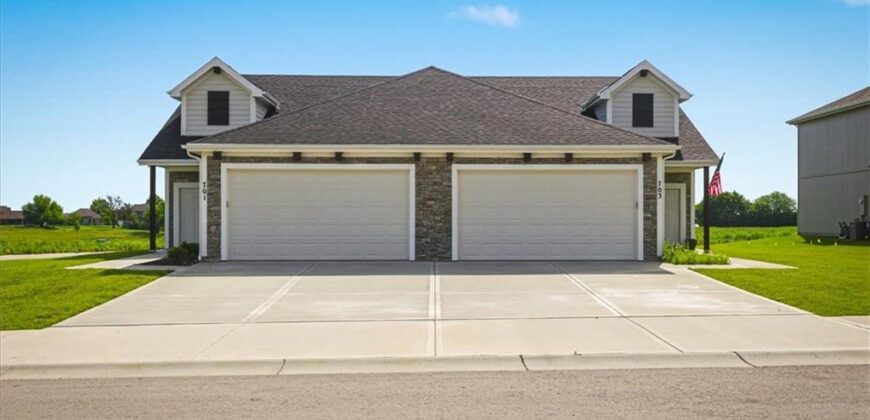 703 Ridge Drive, Smithville, MO 64089