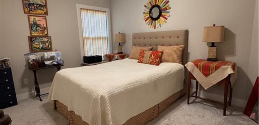 703 Ridge Drive, Smithville, MO 64089