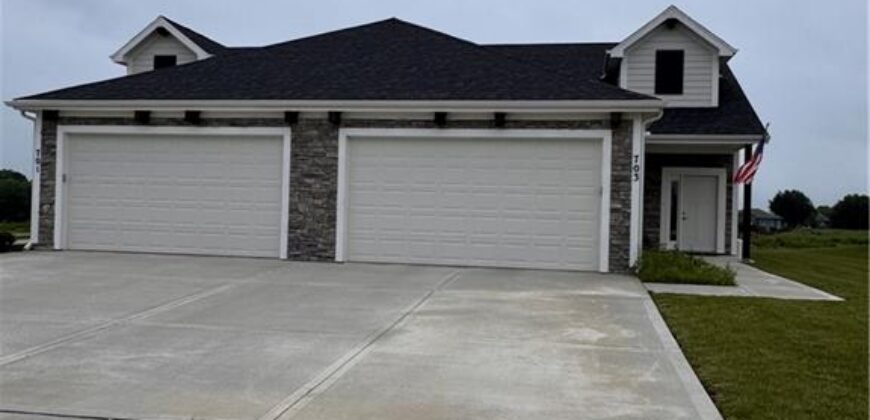 703 Ridge Drive, Smithville, MO 64089