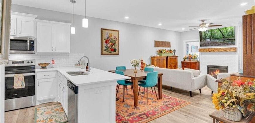 703 Ridge Drive, Smithville, MO 64089