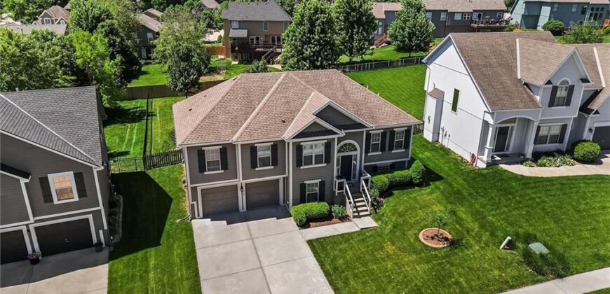9704 N Donnelly Avenue, Kansas City, MO 64157