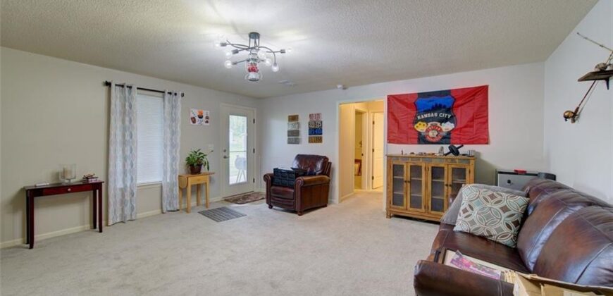 13305 N Copper Ridge Drive, Platte City, MO 64079