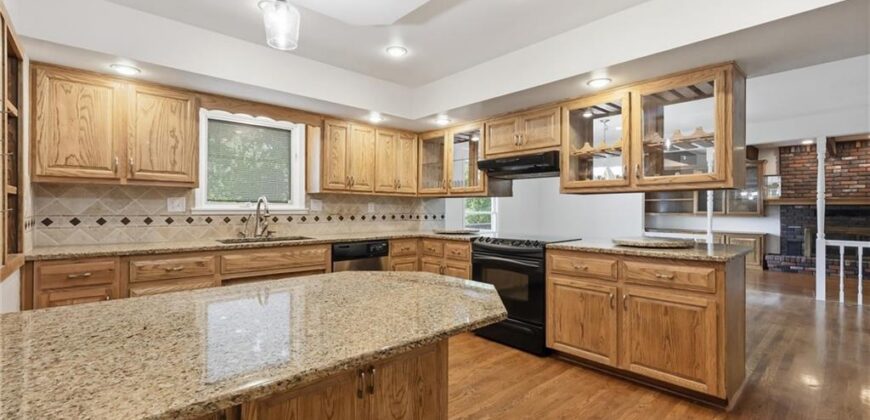 9606 N Charlotte Street, Kansas City, MO 64155