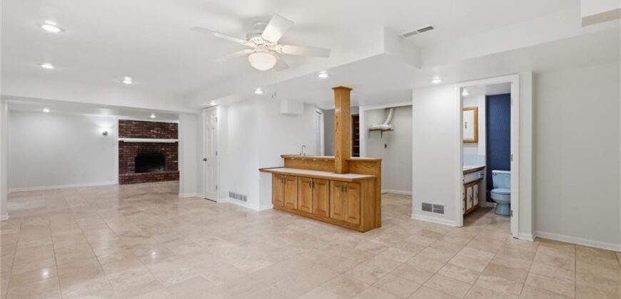 9606 N Charlotte Street, Kansas City, MO 64155