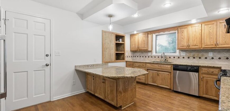 9606 N Charlotte Street, Kansas City, MO 64155