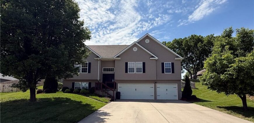 27175 Webster Court, Weston, MO 64098