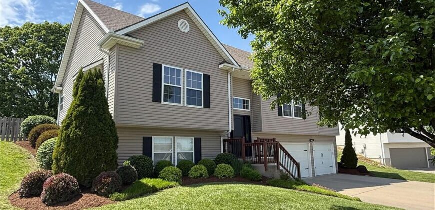 27175 Webster Court, Weston, MO 64098