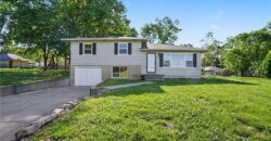 305 Hawthorne Street, Smithville, MO 64089