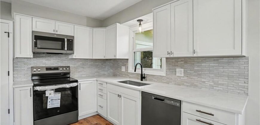 305 Hawthorne Street, Smithville, MO 64089