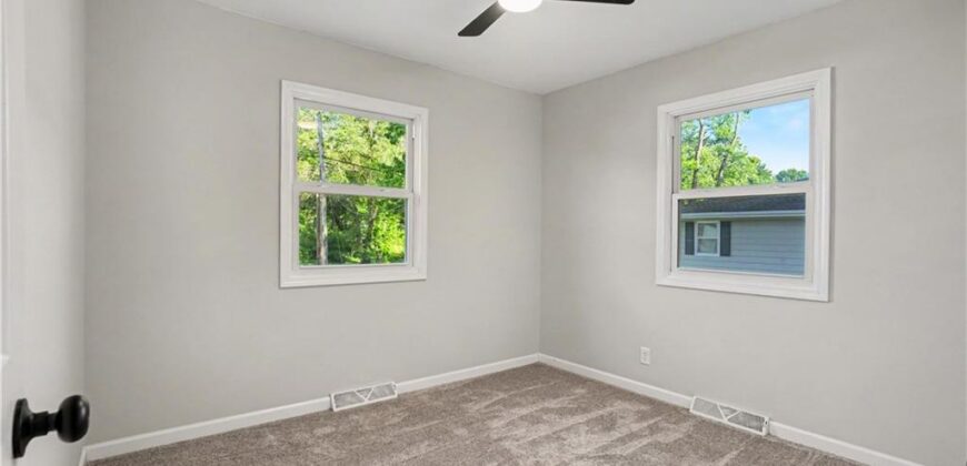 305 Hawthorne Street, Smithville, MO 64089