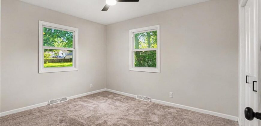 305 Hawthorne Street, Smithville, MO 64089