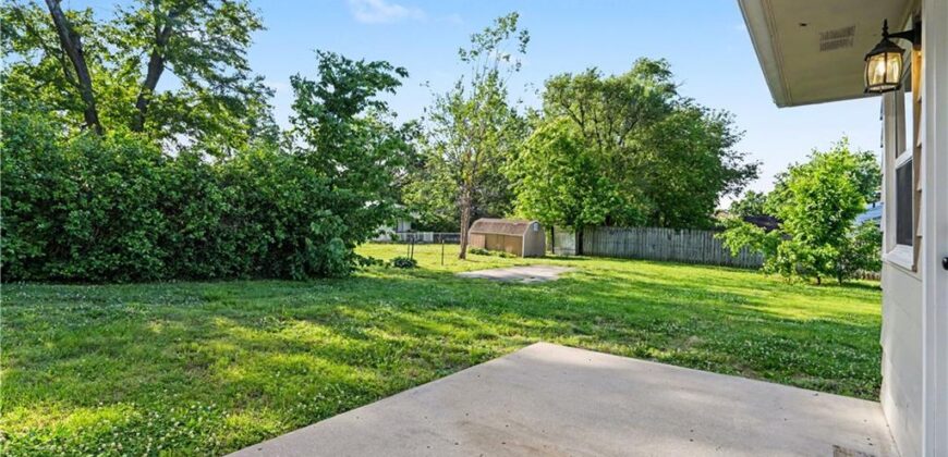 305 Hawthorne Street, Smithville, MO 64089
