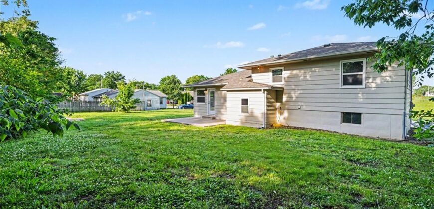305 Hawthorne Street, Smithville, MO 64089
