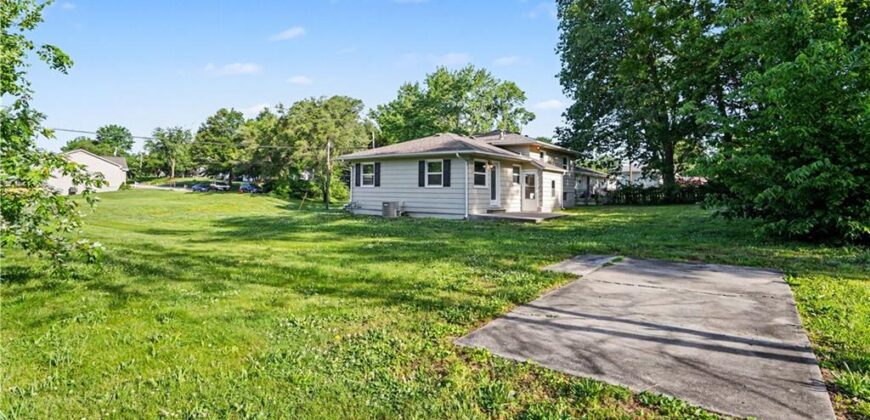 305 Hawthorne Street, Smithville, MO 64089
