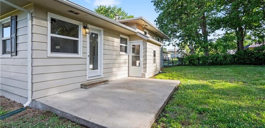 305 Hawthorne Street, Smithville, MO 64089