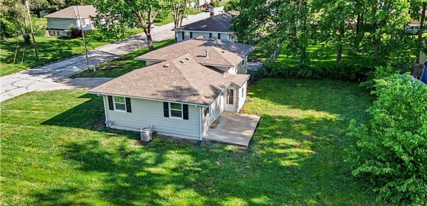 305 Hawthorne Street, Smithville, MO 64089