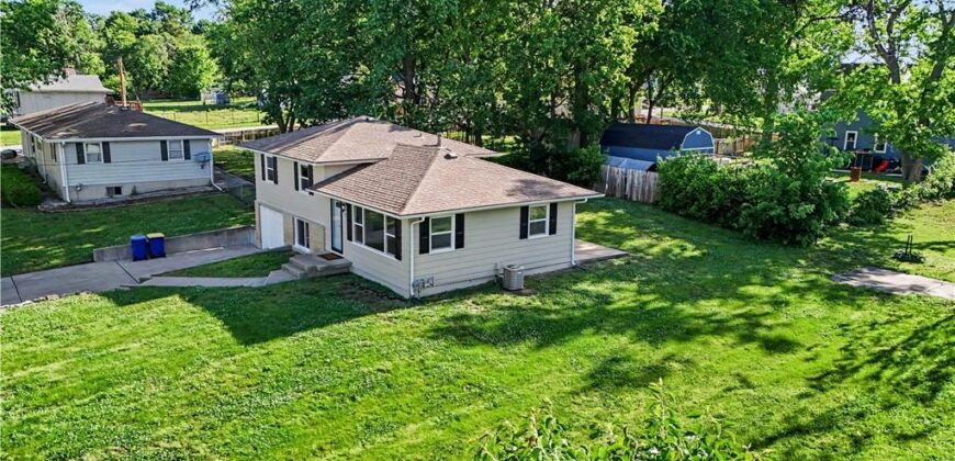 305 Hawthorne Street, Smithville, MO 64089