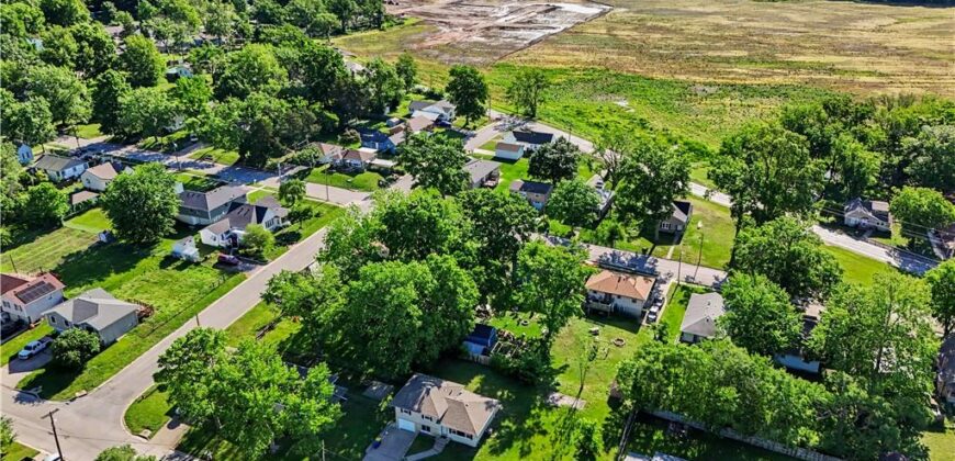 305 Hawthorne Street, Smithville, MO 64089