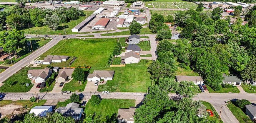 305 Hawthorne Street, Smithville, MO 64089