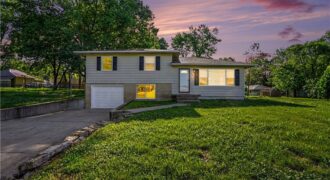 305 Hawthorne Street, Smithville, MO 64089