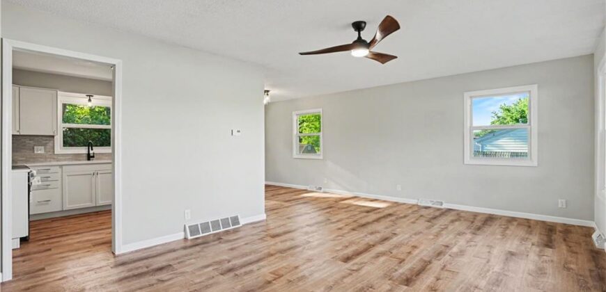 305 Hawthorne Street, Smithville, MO 64089