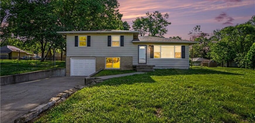 305 Hawthorne Street, Smithville, MO 64089