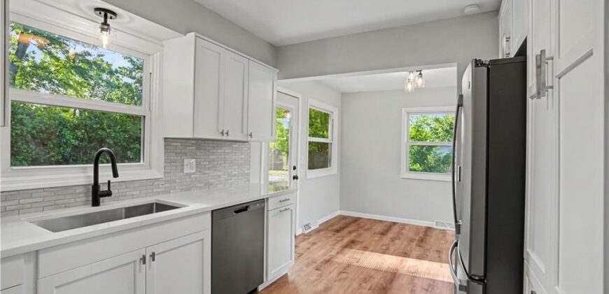 305 Hawthorne Street, Smithville, MO 64089