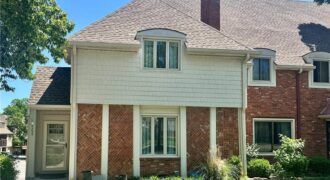 8399 Waukomis Drive, Kansas City, MO 64154