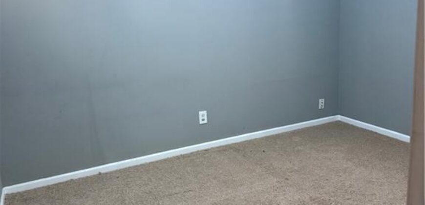 1325 NE Marvin Court, Kansas City, MO 64118
