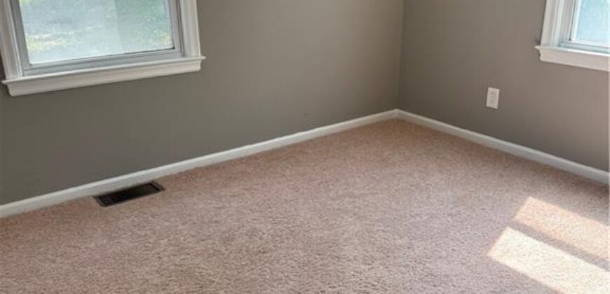 1325 NE Marvin Court, Kansas City, MO 64118
