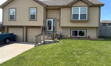 305 193rd Street, Smithville, MO 64089