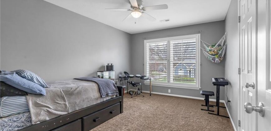 1327 Huntington Drive, Liberty, MO 64068