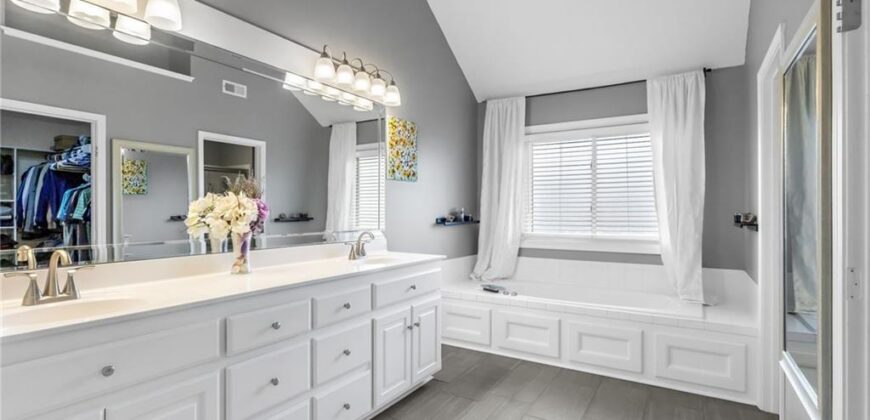 1327 Huntington Drive, Liberty, MO 64068