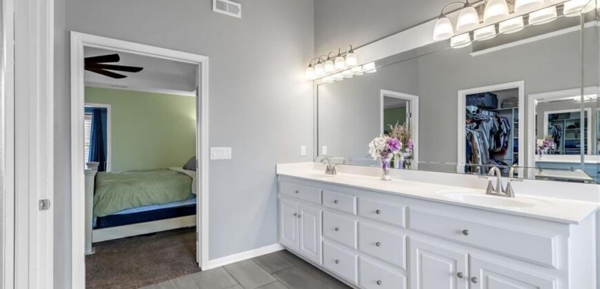 1327 Huntington Drive, Liberty, MO 64068