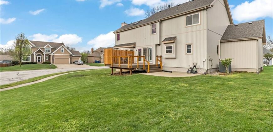 1327 Huntington Drive, Liberty, MO 64068
