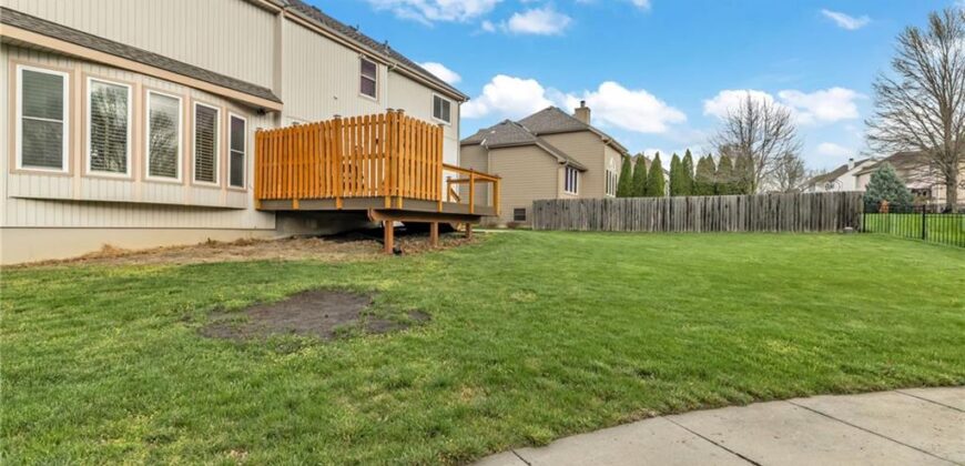 1327 Huntington Drive, Liberty, MO 64068