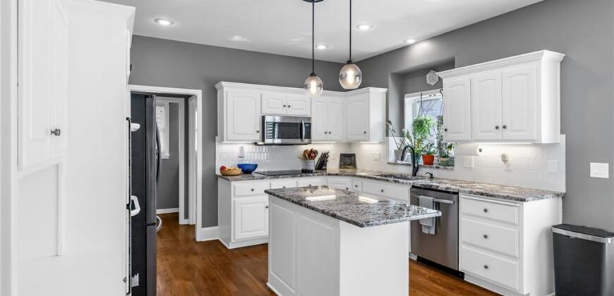 1327 Huntington Drive, Liberty, MO 64068