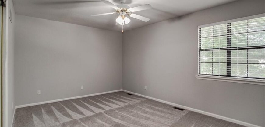 140 Stonebridge Lane, Smithville, MO 64089