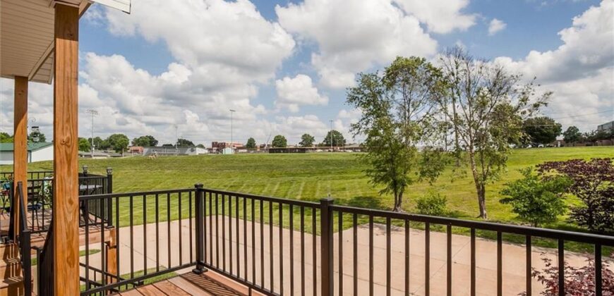 140 Stonebridge Lane, Smithville, MO 64089