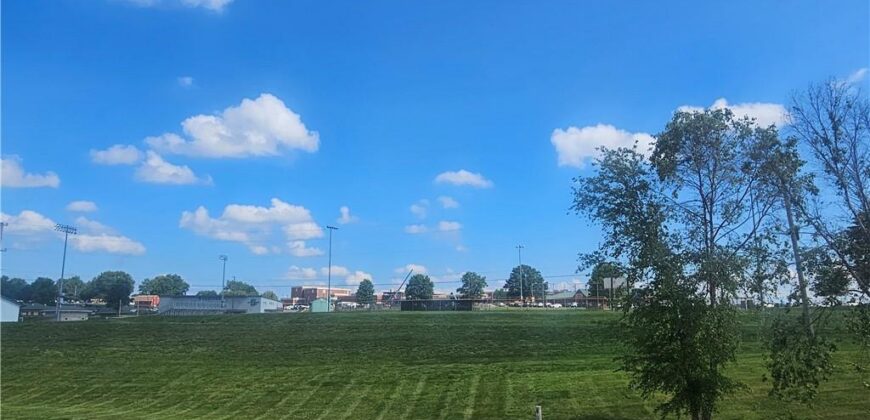 140 Stonebridge Lane, Smithville, MO 64089