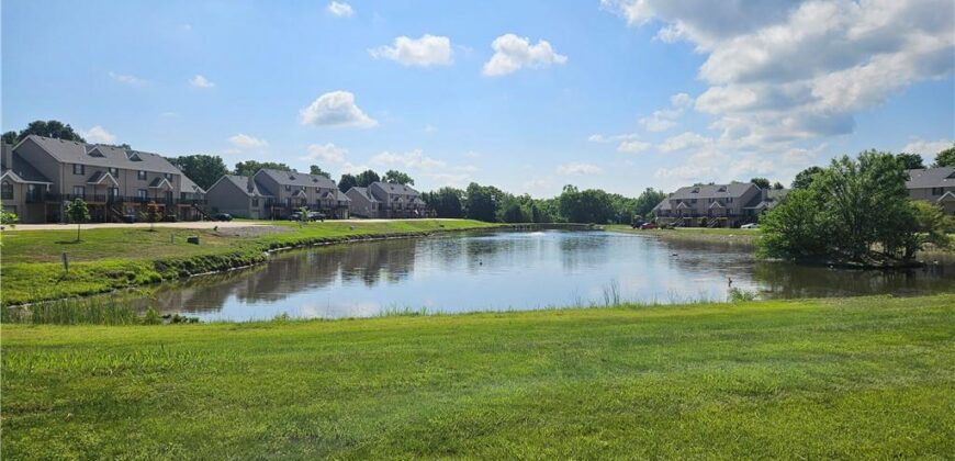 140 Stonebridge Lane, Smithville, MO 64089