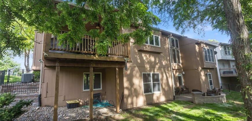6180 N Nevada Avenue, Parkville, MO 64152