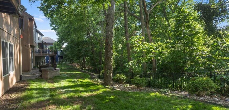 6180 N Nevada Avenue, Parkville, MO 64152