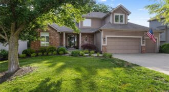 6180 N Nevada Avenue, Parkville, MO 64152
