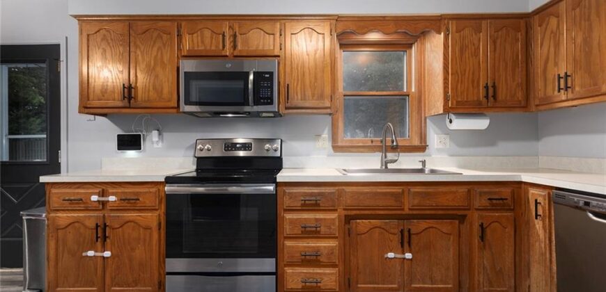 6902 Michael Lane, Pleasant Valley, MO 64068