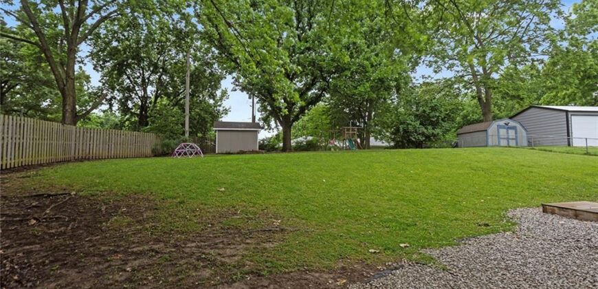6902 Michael Lane, Pleasant Valley, MO 64068