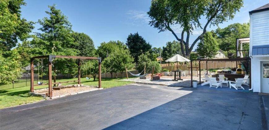 30 NE Normandy Lane, Kansas City, MO 64116