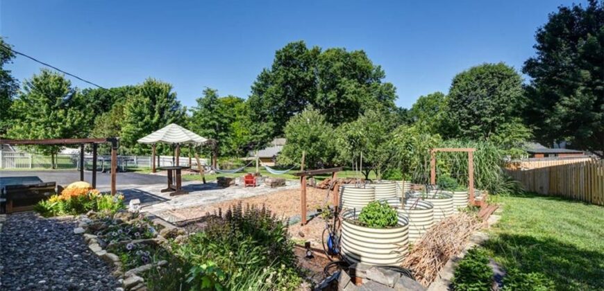 30 NE Normandy Lane, Kansas City, MO 64116