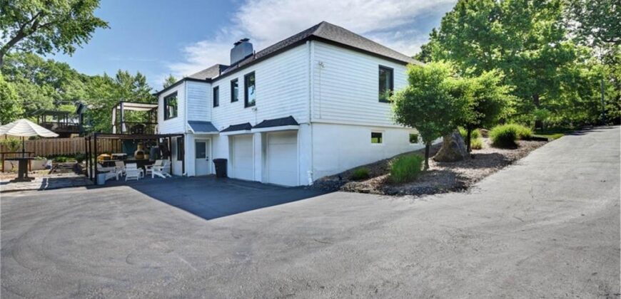 30 NE Normandy Lane, Kansas City, MO 64116