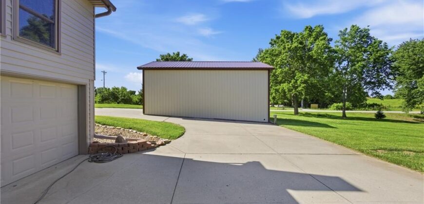 15220 Terra Pulchra Drive, Smithville, MO 64089